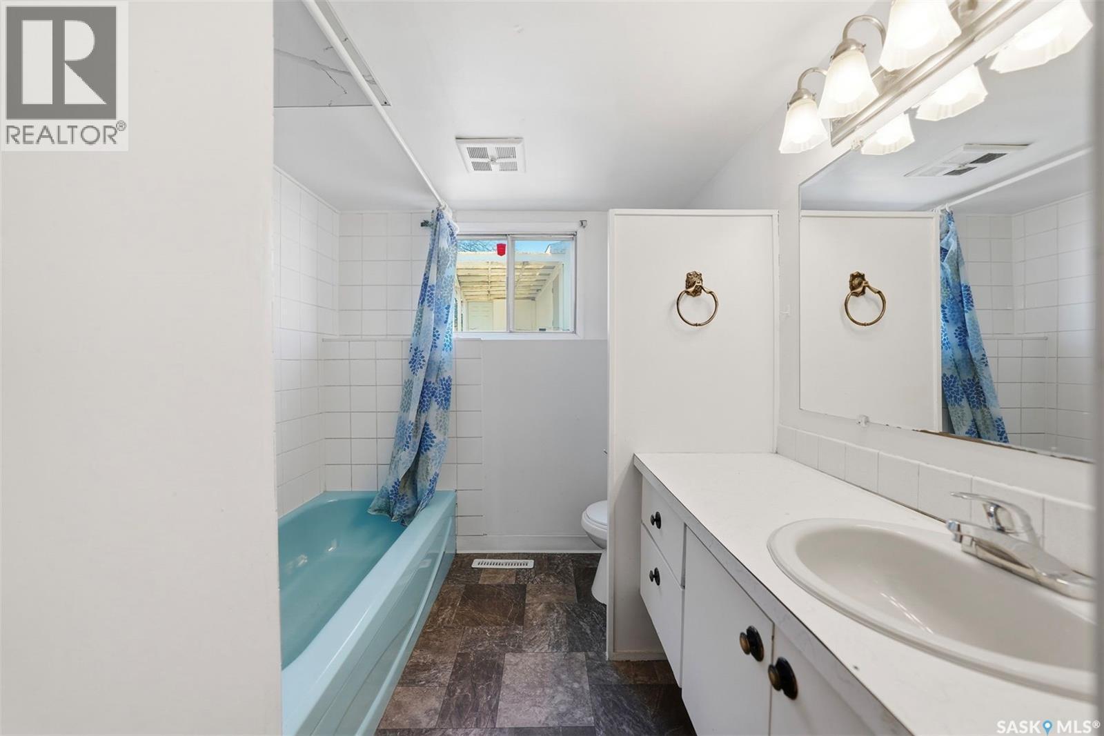 1310 East Centre, Saskatoon, SK - Indoor Photo Showing Bathroom