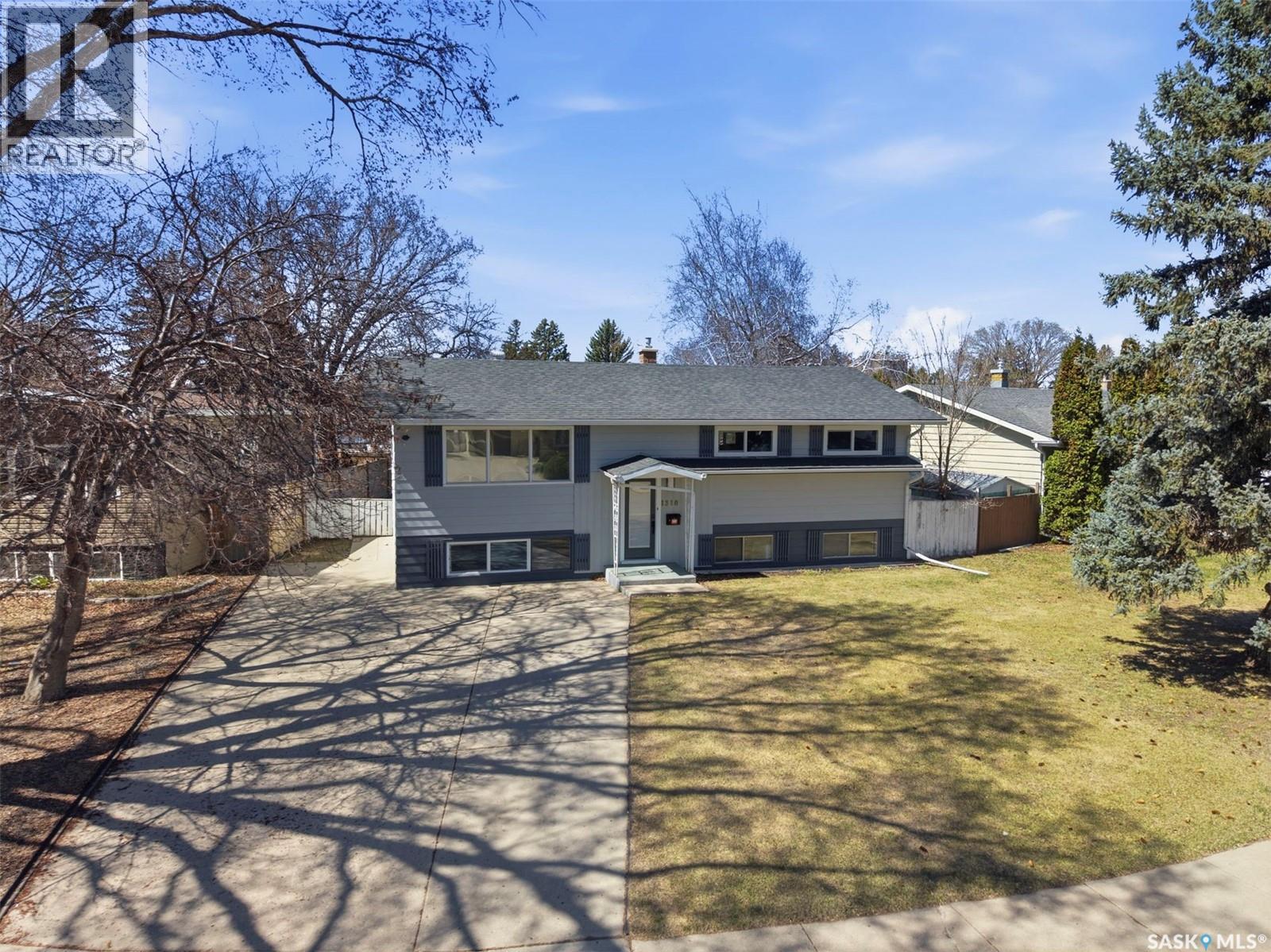 1310 East Centre, Saskatoon, SK - Outdoor