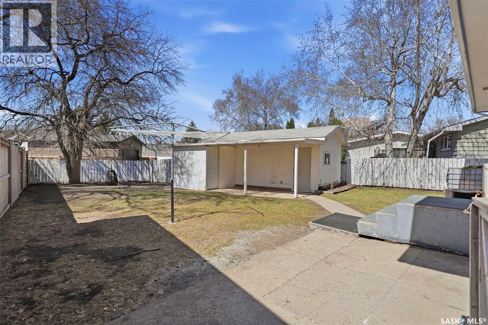 1310 East Centre, Saskatoon, SK - Outdoor