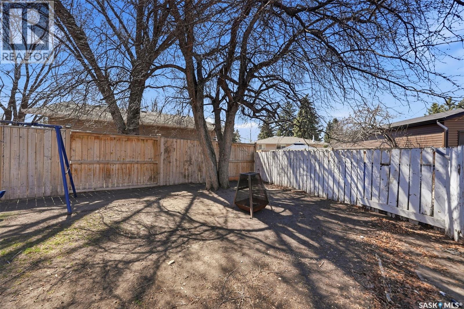 1310 East Centre, Saskatoon, SK - Outdoor