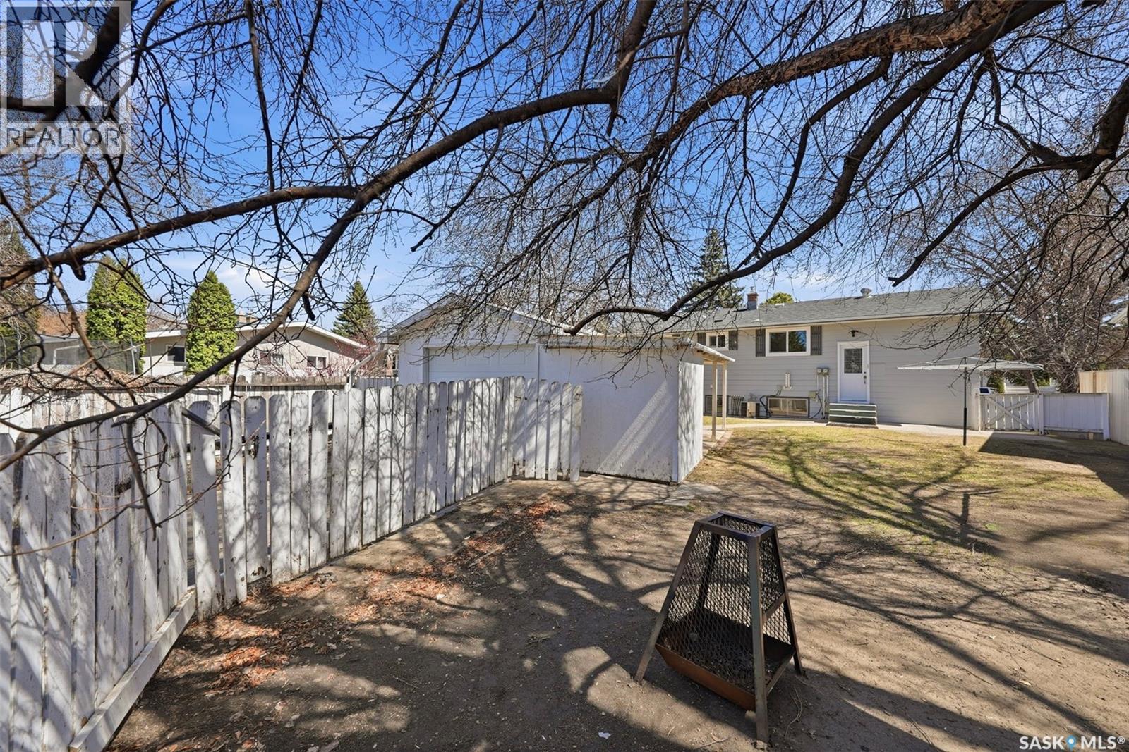 1310 East Centre, Saskatoon, SK - Outdoor