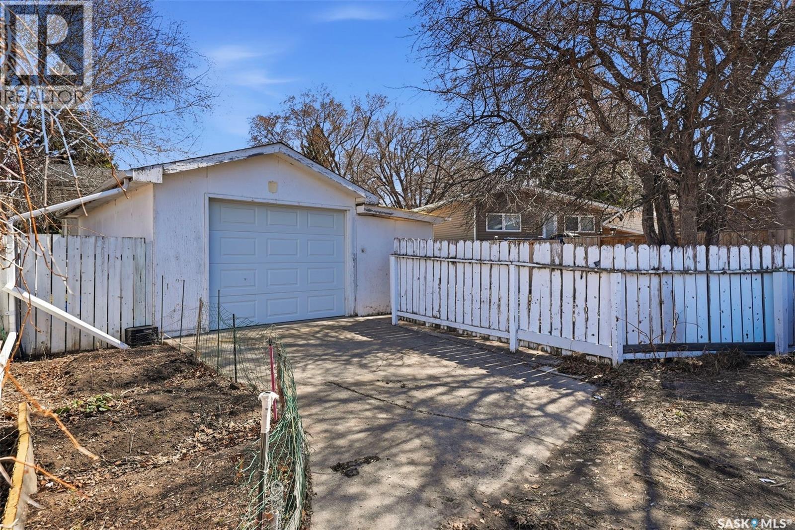 1310 East Centre, Saskatoon, SK - Outdoor