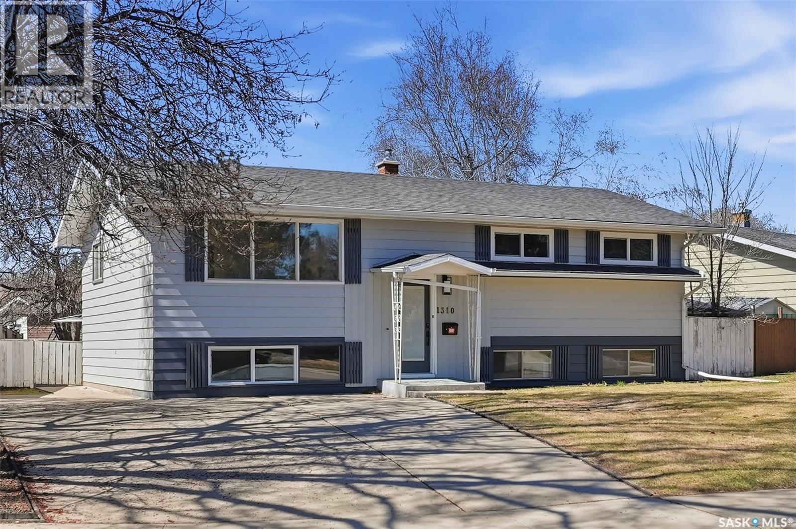 1310 East Centre, Saskatoon, SK - Outdoor