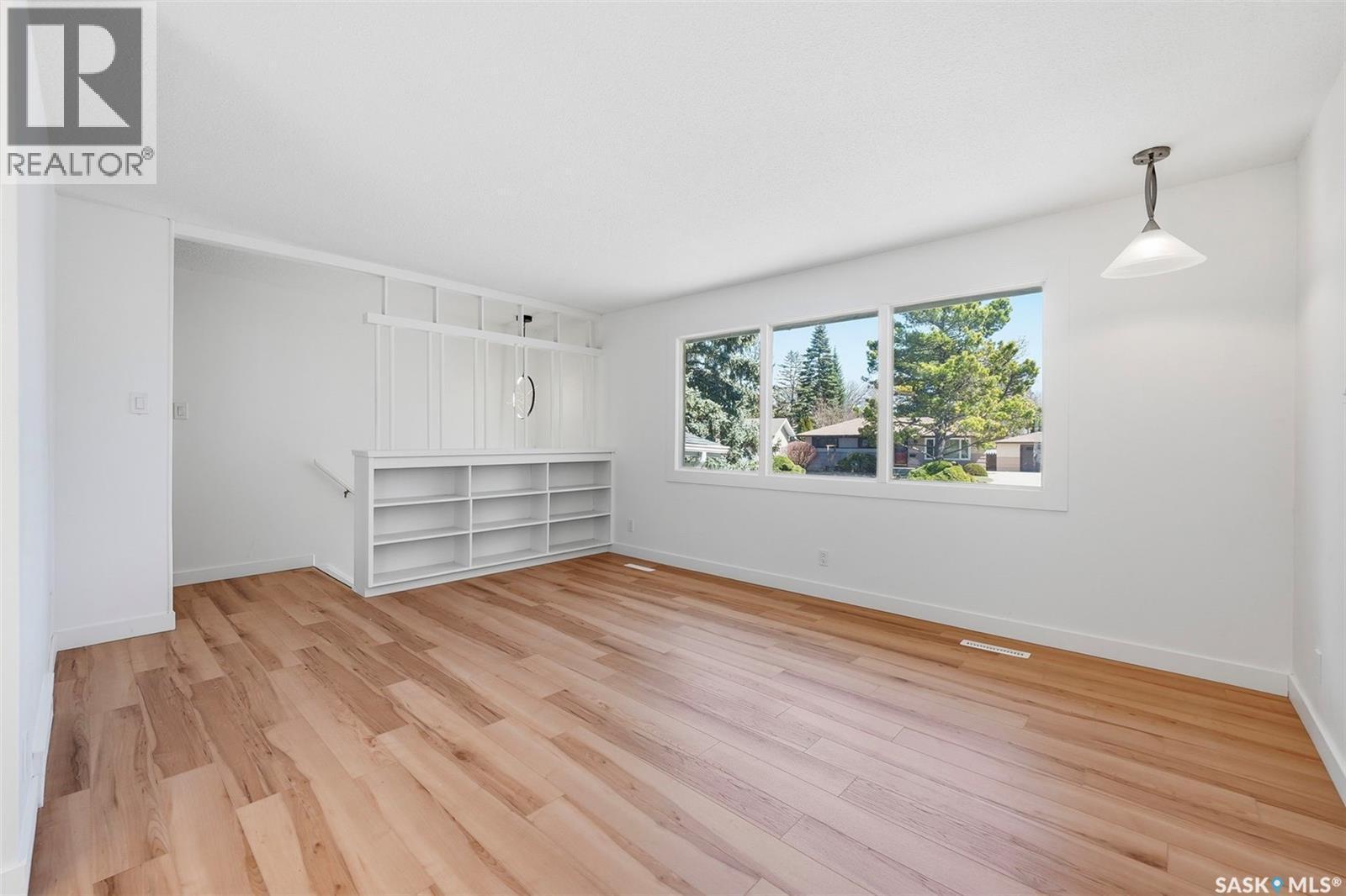 1310 East Centre, Saskatoon, SK - Indoor
