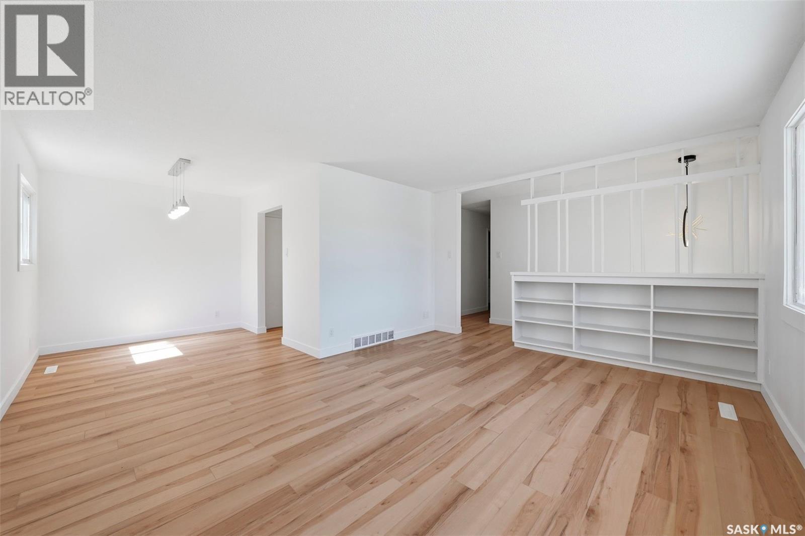 1310 East Centre, Saskatoon, SK - Indoor Photo Showing Other Room