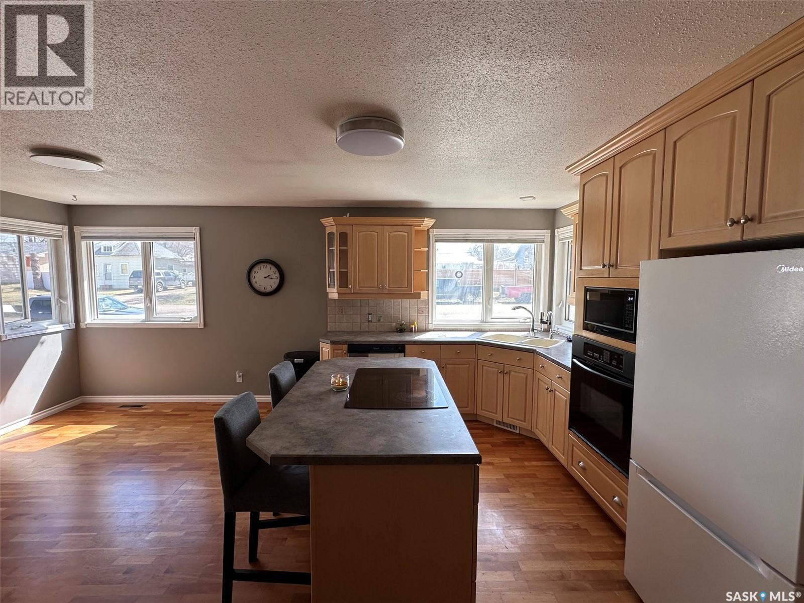 1114 Herbert Avenue, Herbert, SK - Indoor Photo Showing Kitchen