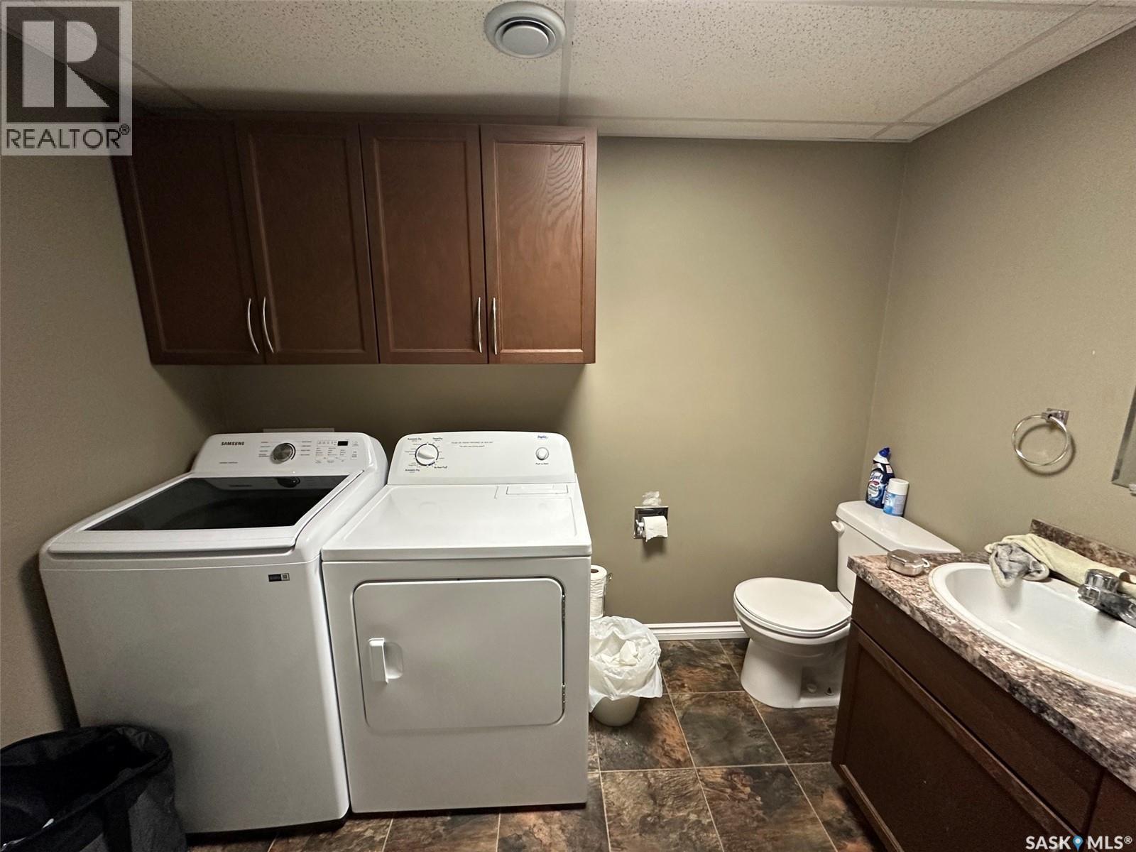 1114 Herbert Avenue, Herbert, SK - Indoor Photo Showing Laundry Room
