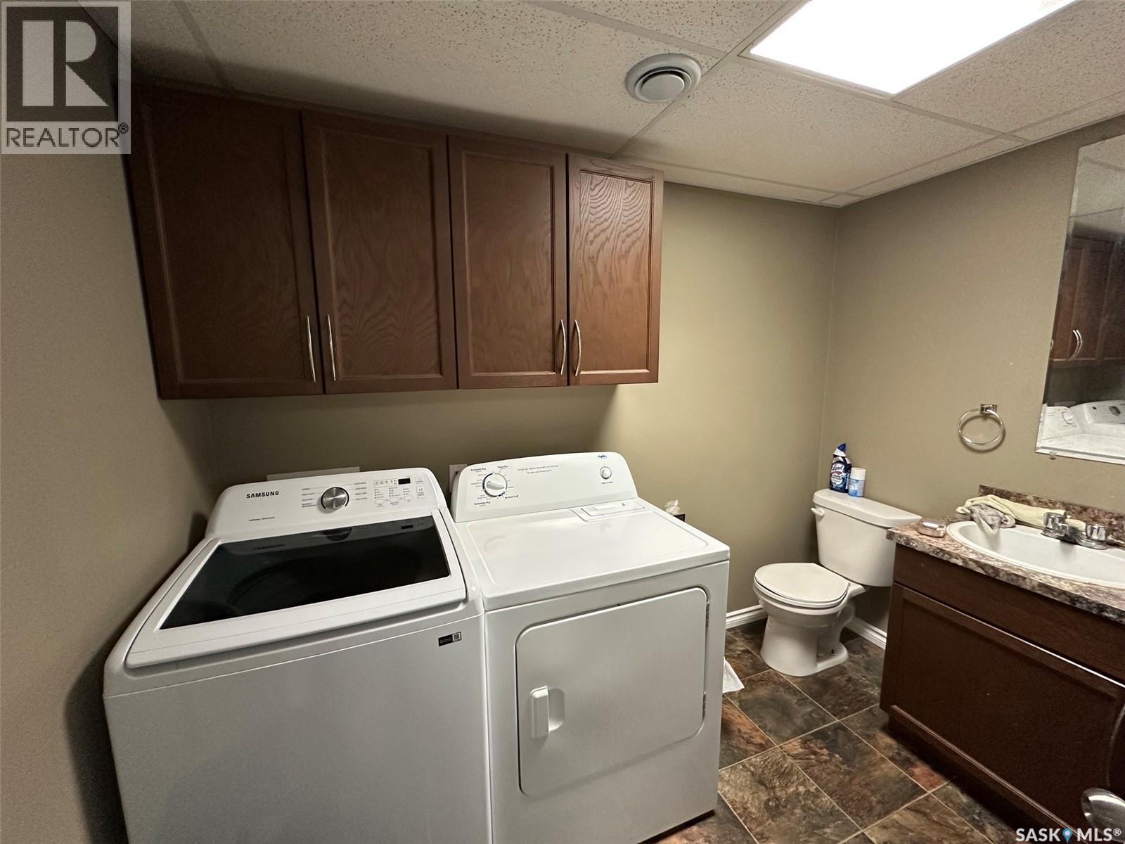 1114 Herbert Avenue, Herbert, SK - Indoor Photo Showing Laundry Room