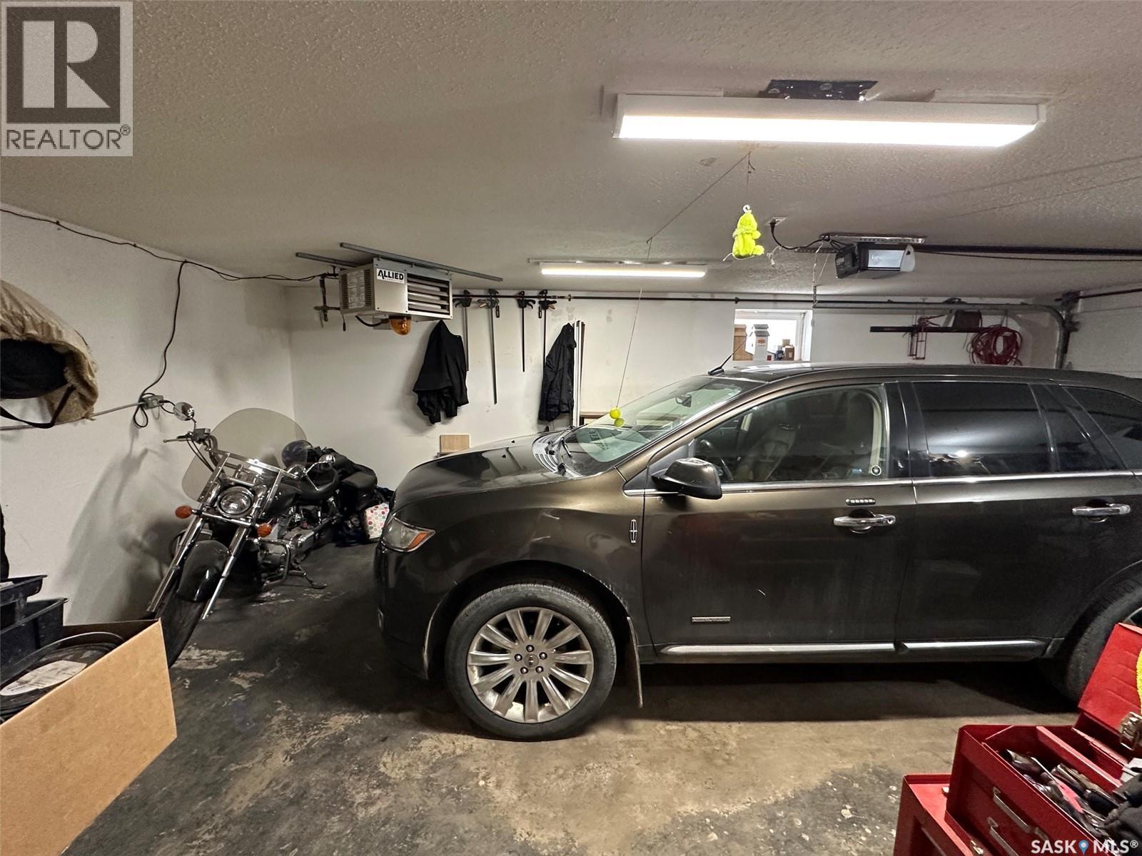 1114 Herbert Avenue, Herbert, SK - Indoor Photo Showing Garage