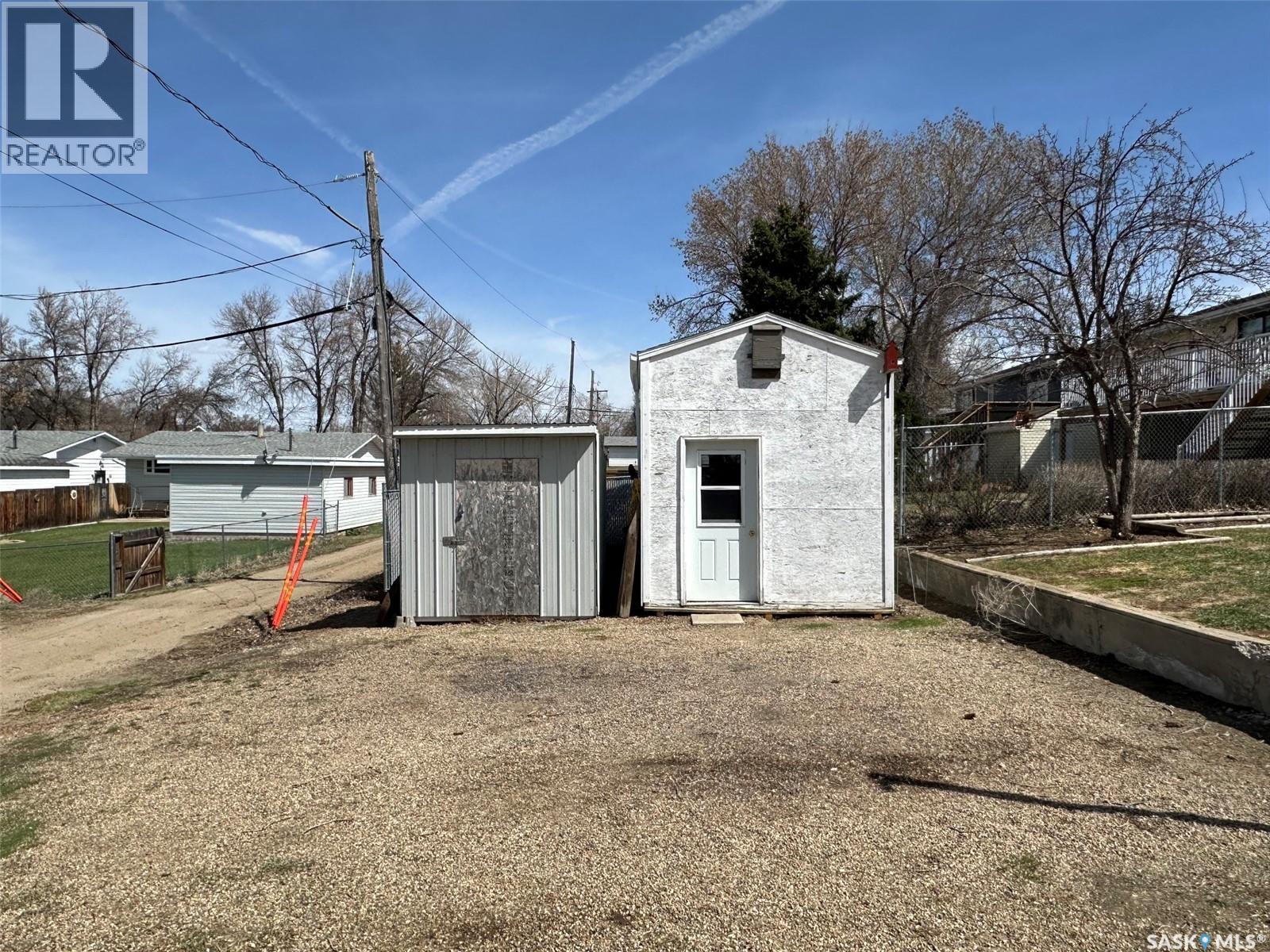 1114 Herbert Avenue, Herbert, SK - Outdoor