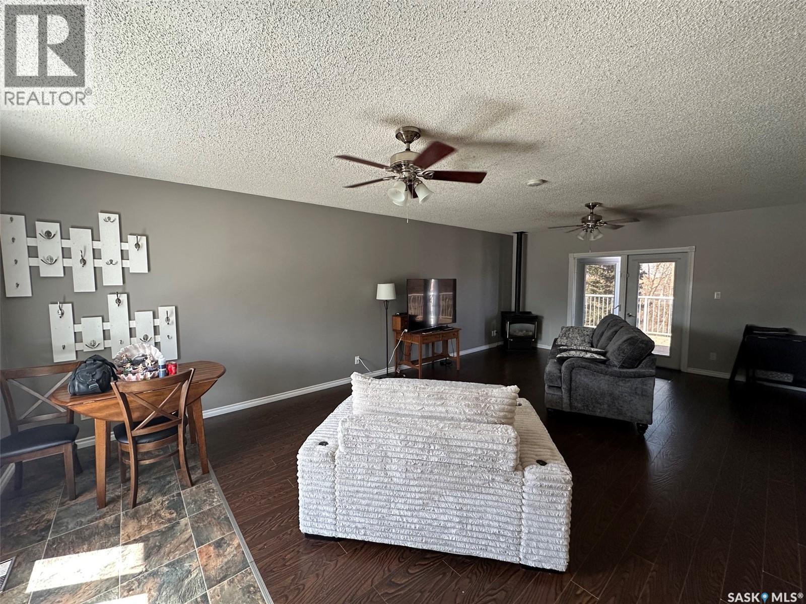 1114 Herbert Avenue, Herbert, SK - Indoor Photo Showing Living Room