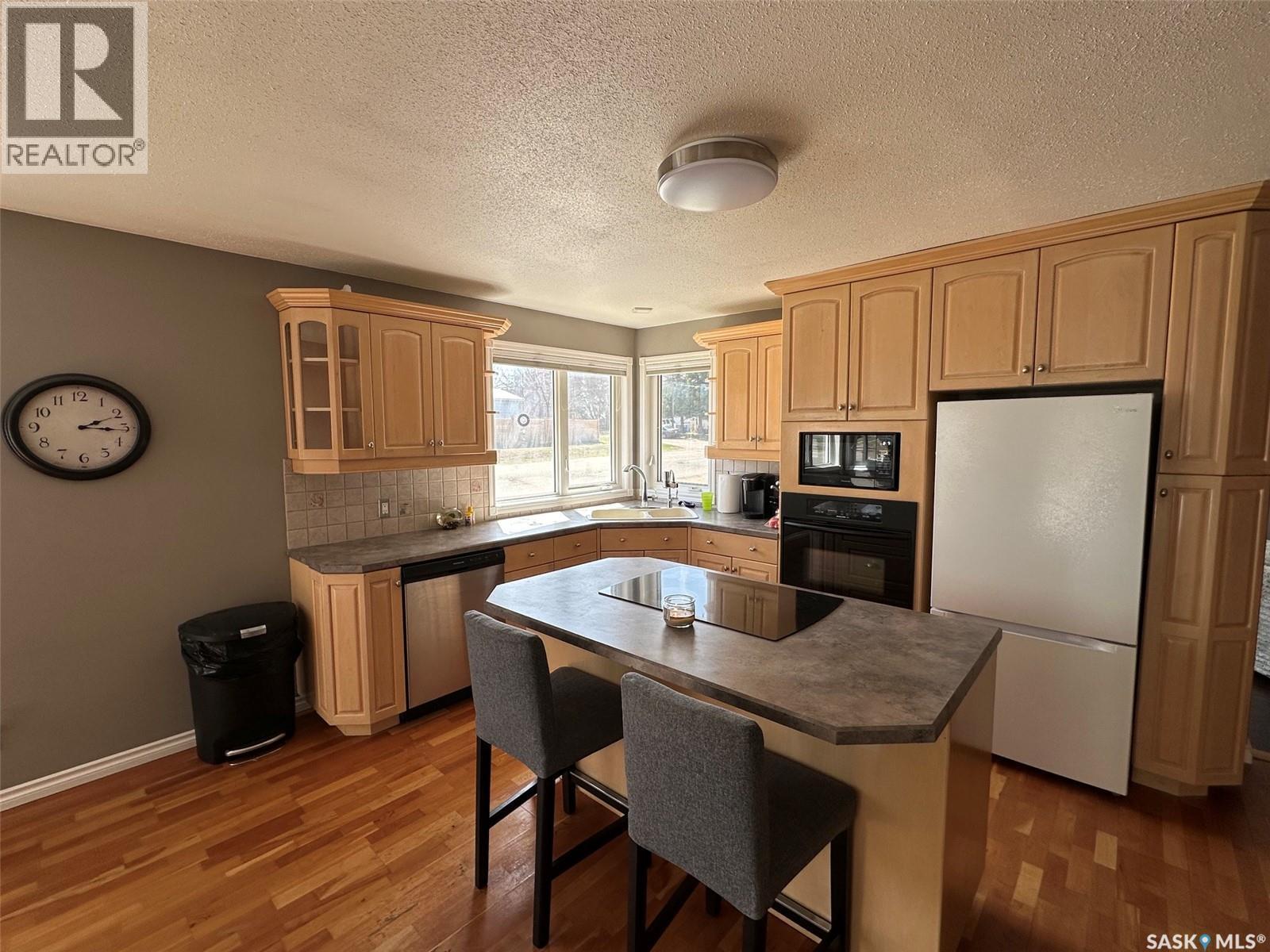1114 Herbert Avenue, Herbert, SK - Indoor Photo Showing Kitchen