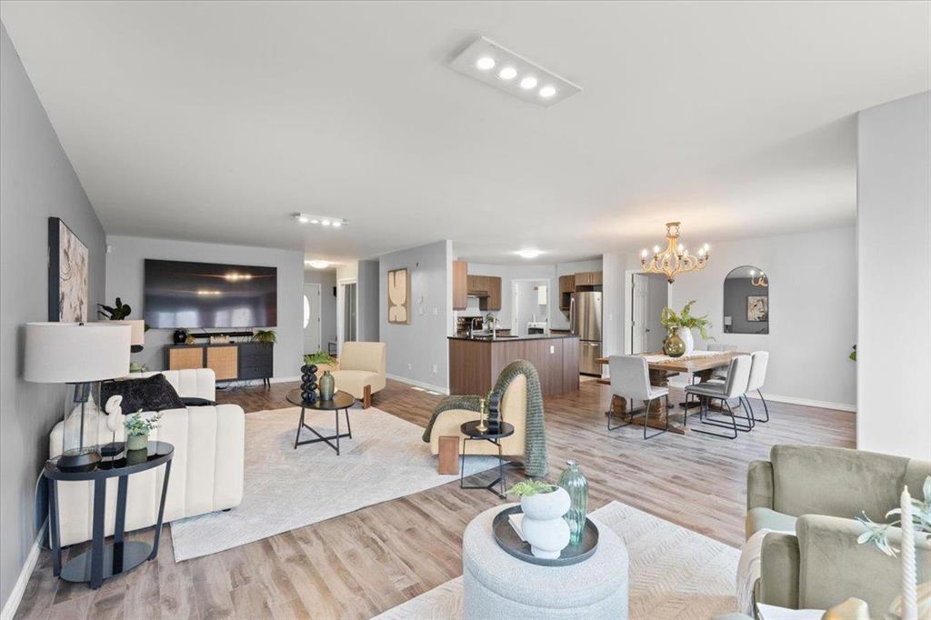 Spacious open concept living - 278 Laxdal Road, Winnipeg, MB - Indoor Photo Showing Living Room