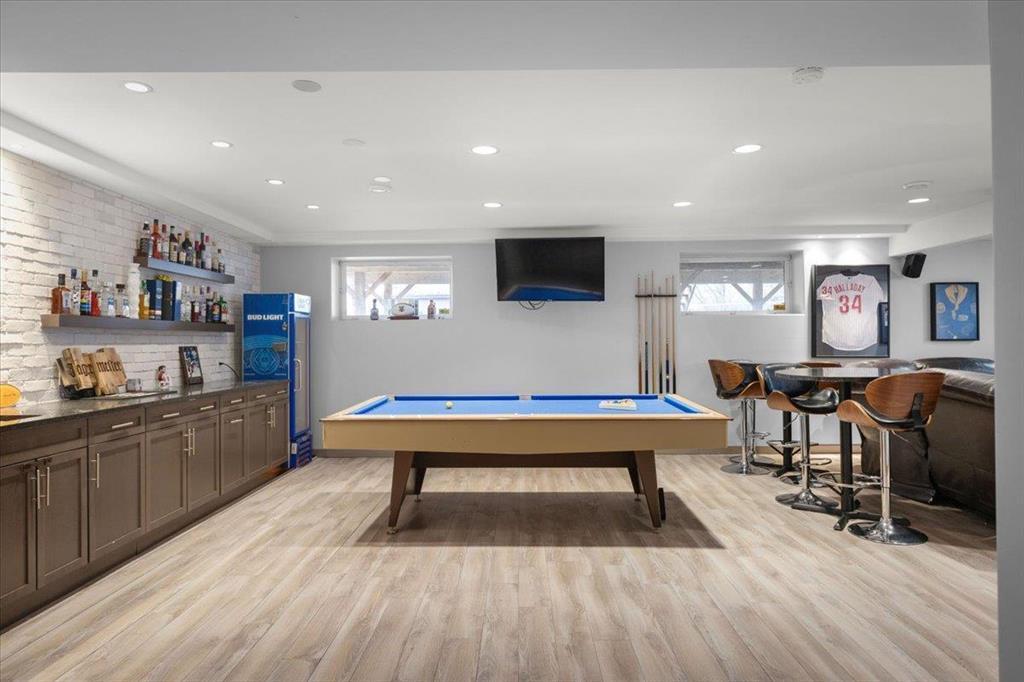 Amazing bar /storage! - 278 Laxdal Road, Winnipeg, MB - Indoor Photo Showing Other Room