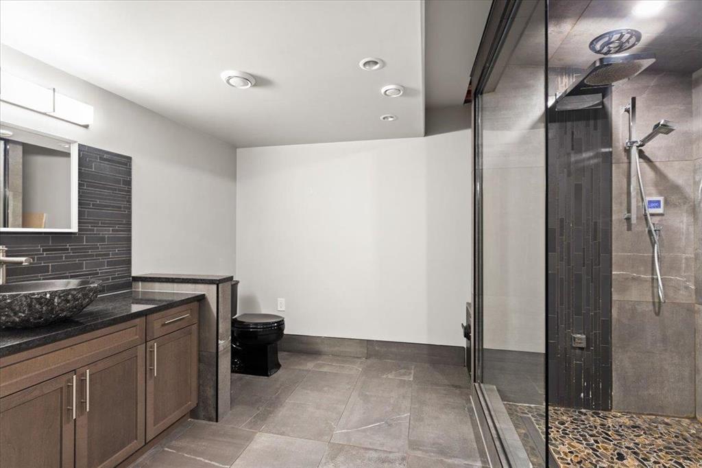 Three pc bathroom downstairs with steam shower - 278 Laxdal Road, Winnipeg, MB - Indoor