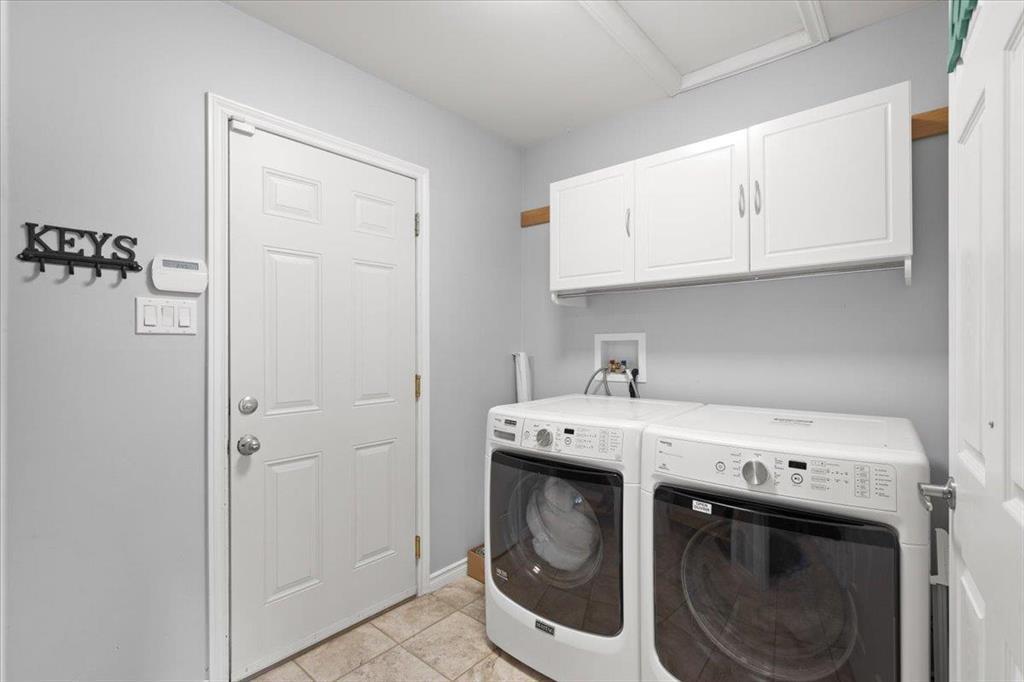 Main floor laundry - 278 Laxdal Road, Winnipeg, MB - Indoor Photo Showing Laundry Room