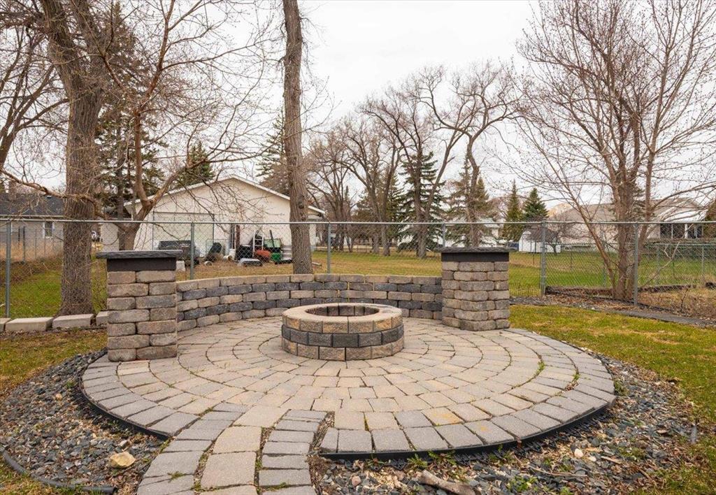 Firepit - 278 Laxdal Road, Winnipeg, MB - Outdoor