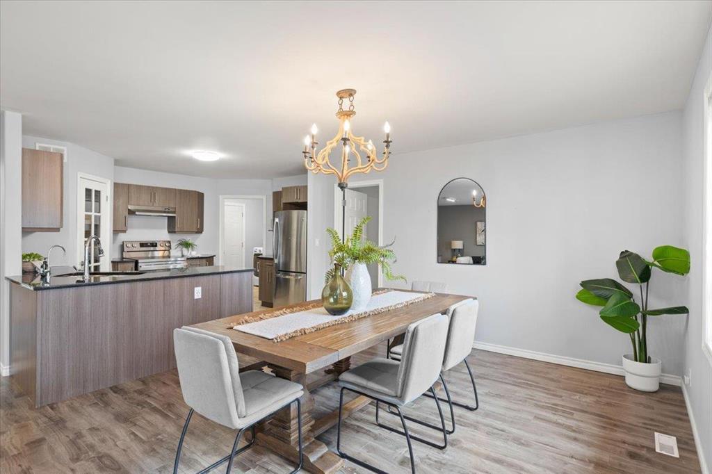 278 Laxdal Road, Winnipeg, MB - Indoor Photo Showing Dining Room