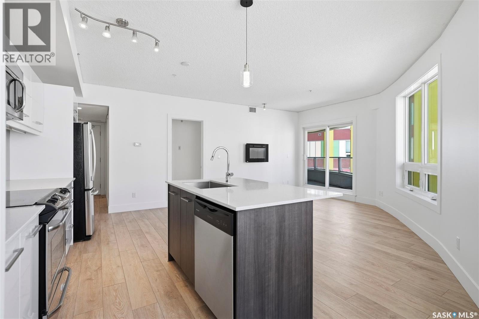 204 409 B Avenue S, Saskatoon, SK - Indoor Photo Showing Kitchen With Upgraded Kitchen