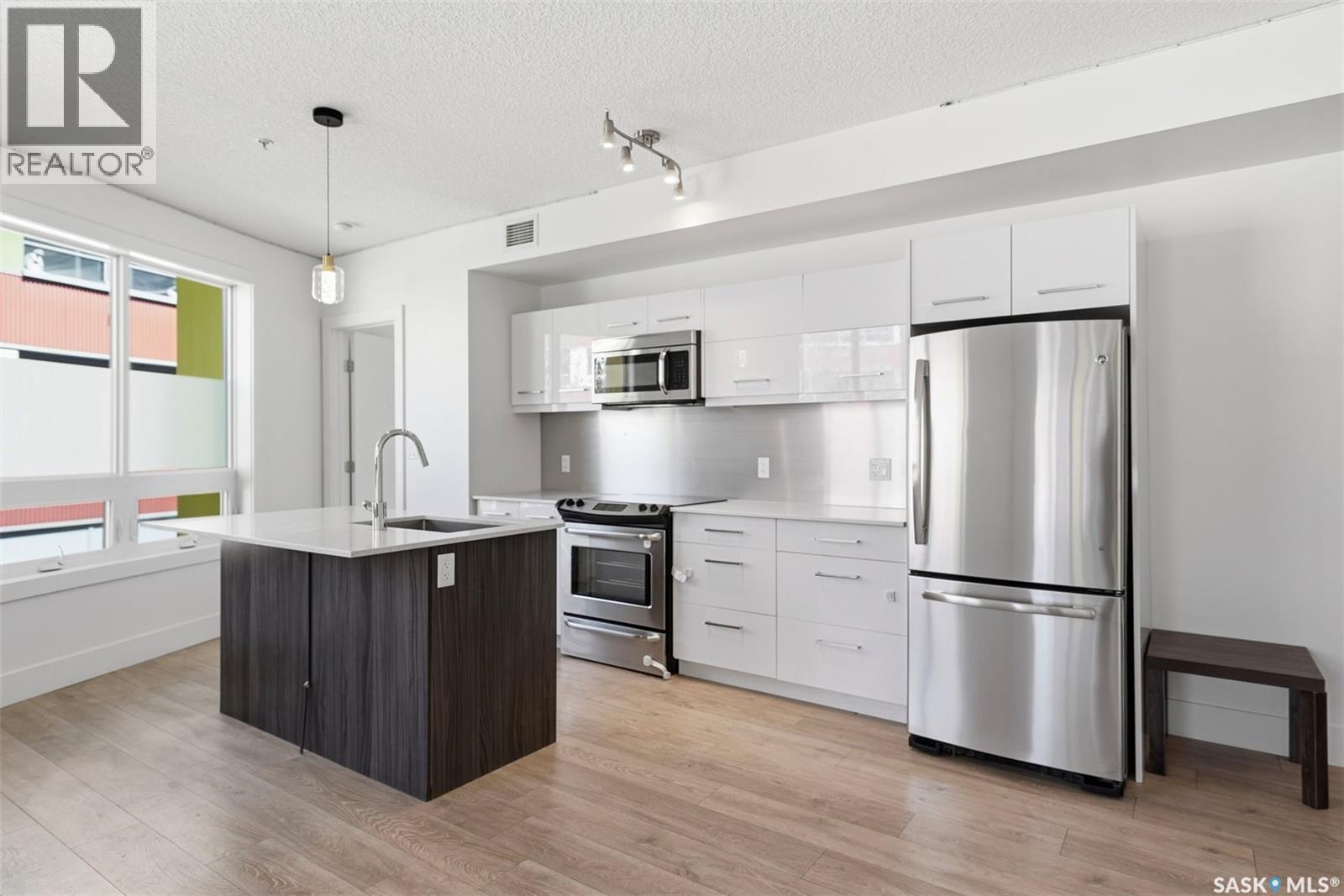 204 409 B Avenue S, Saskatoon, SK - Indoor Photo Showing Kitchen With Upgraded Kitchen