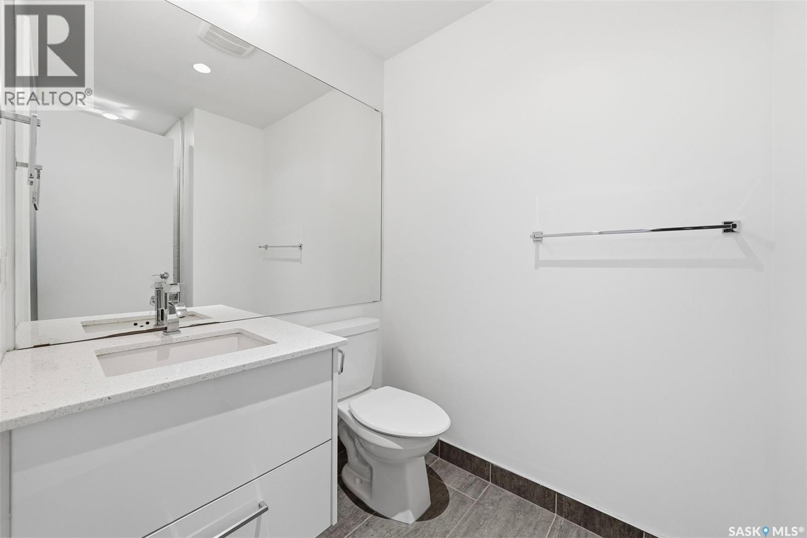 204 409 B Avenue S, Saskatoon, SK - Indoor Photo Showing Bathroom
