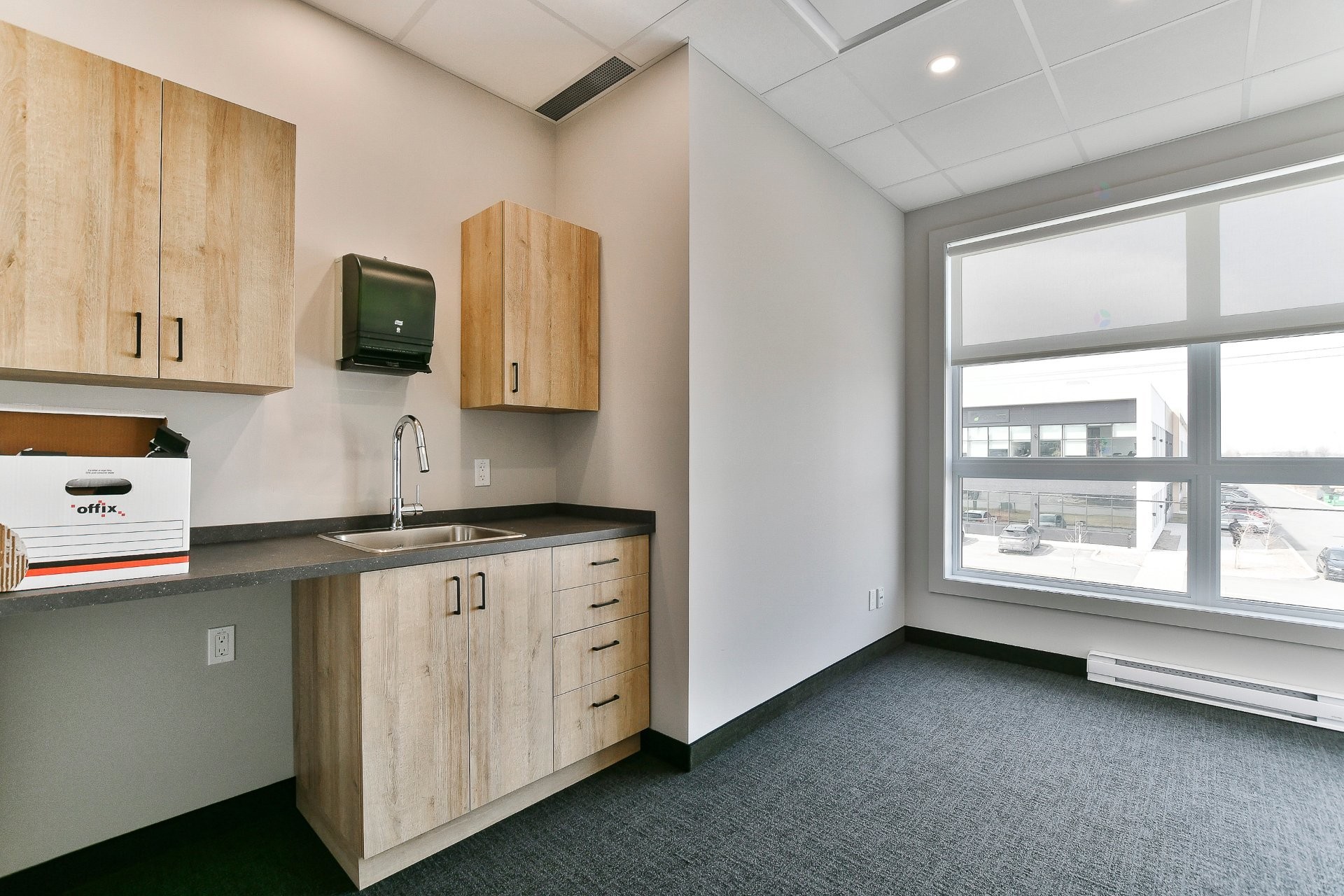 Office - 201-3305 Av. De La Gare, Mascouche, QC - Indoor
