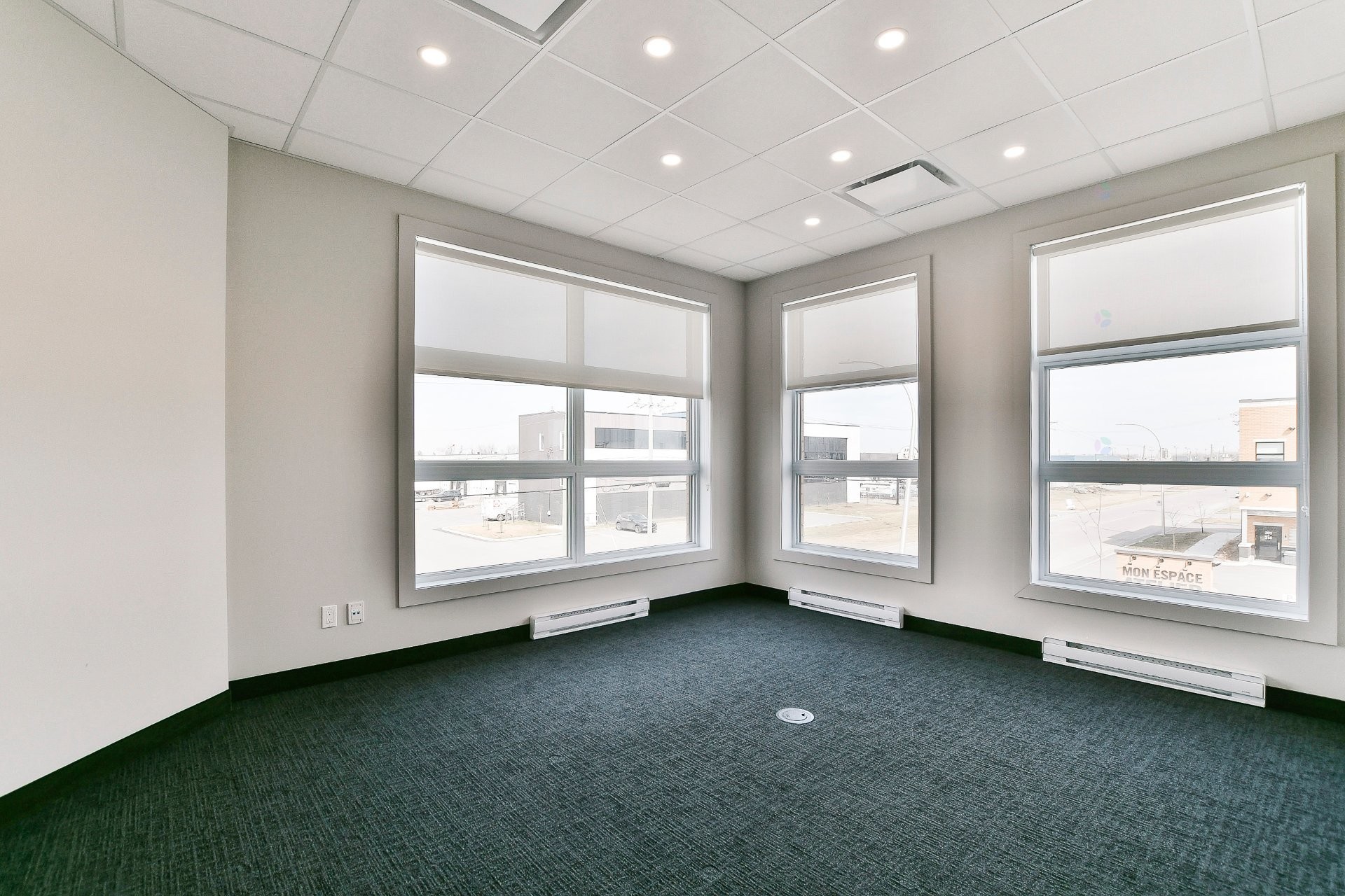 Office - 201-3305 Av. De La Gare, Mascouche, QC - Indoor Photo Showing Other Room