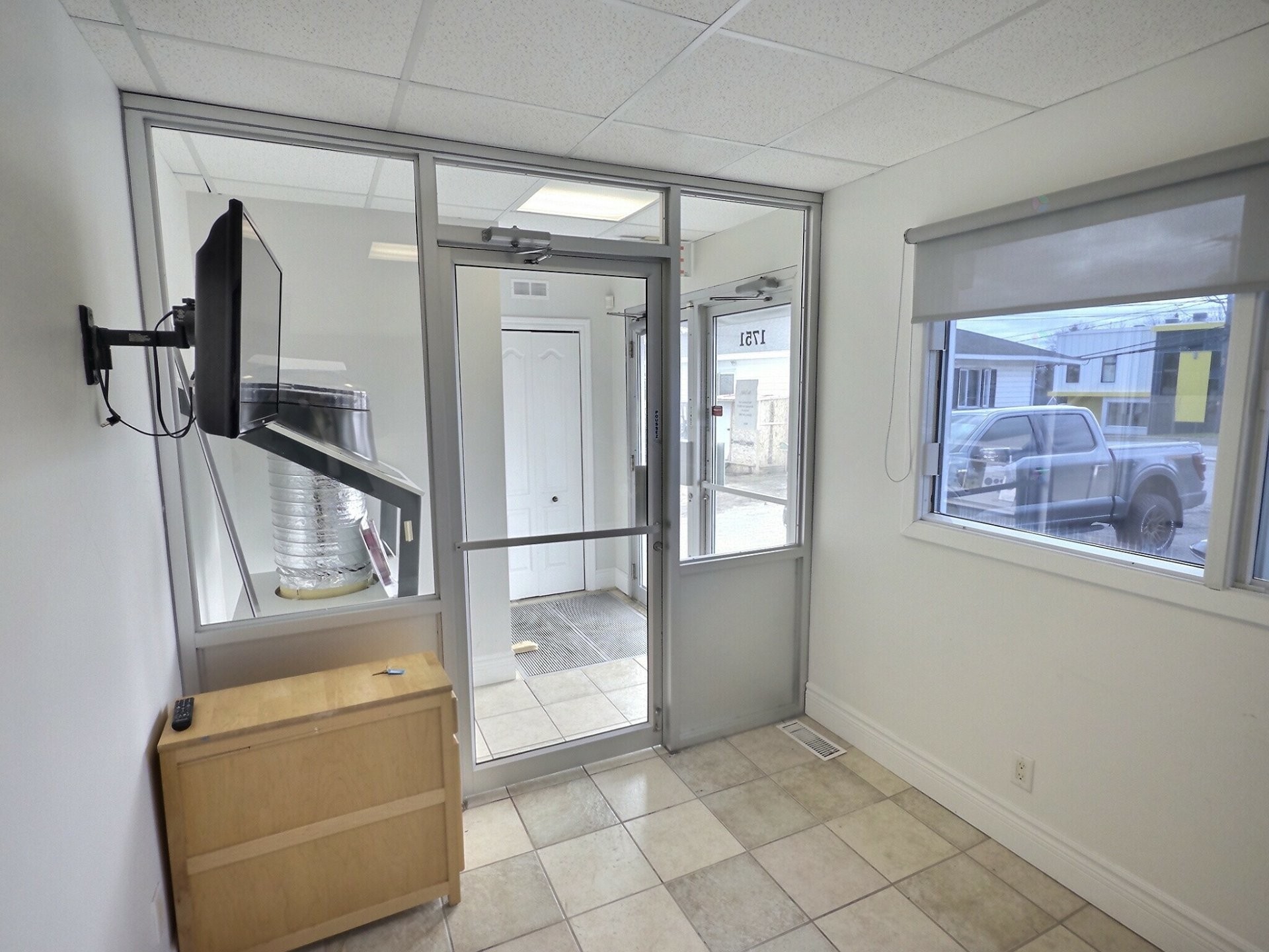 Hall d'entrée/Vestibule - 1751 Av. Lapierre, Québec (La Haute-Saint-Charles), QC - Indoor Photo Showing Other Room