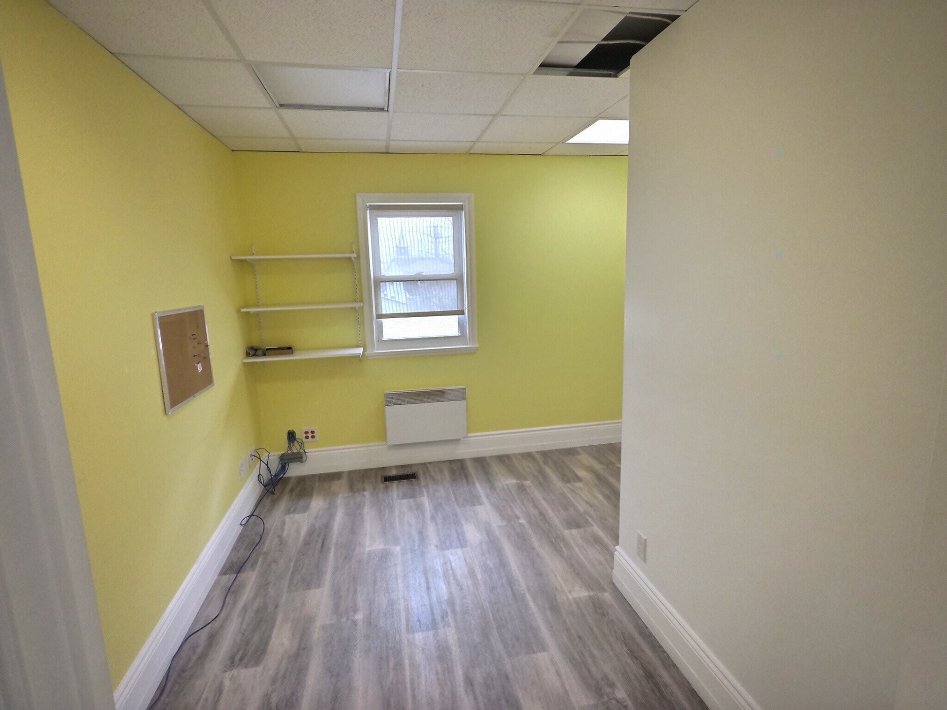 Bureau - 1751 Av. Lapierre, Québec (La Haute-Saint-Charles), QC - Indoor Photo Showing Other Room