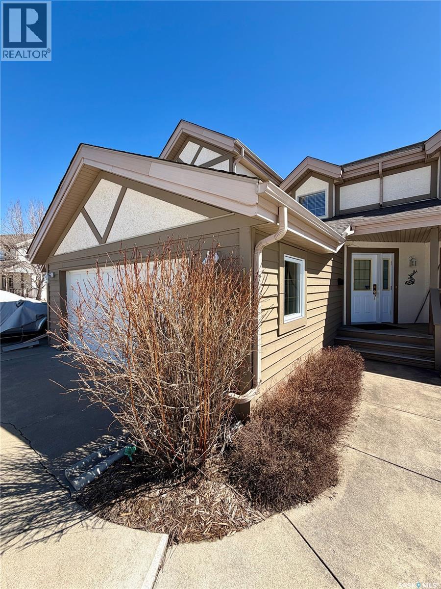 17 Eagle View Way, Elk Ridge, SK - Outdoor