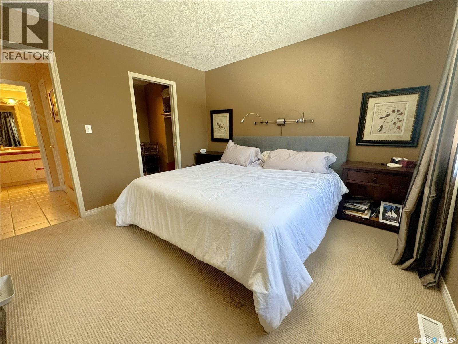 17 Eagle View Way, Elk Ridge, SK - Indoor Photo Showing Bedroom