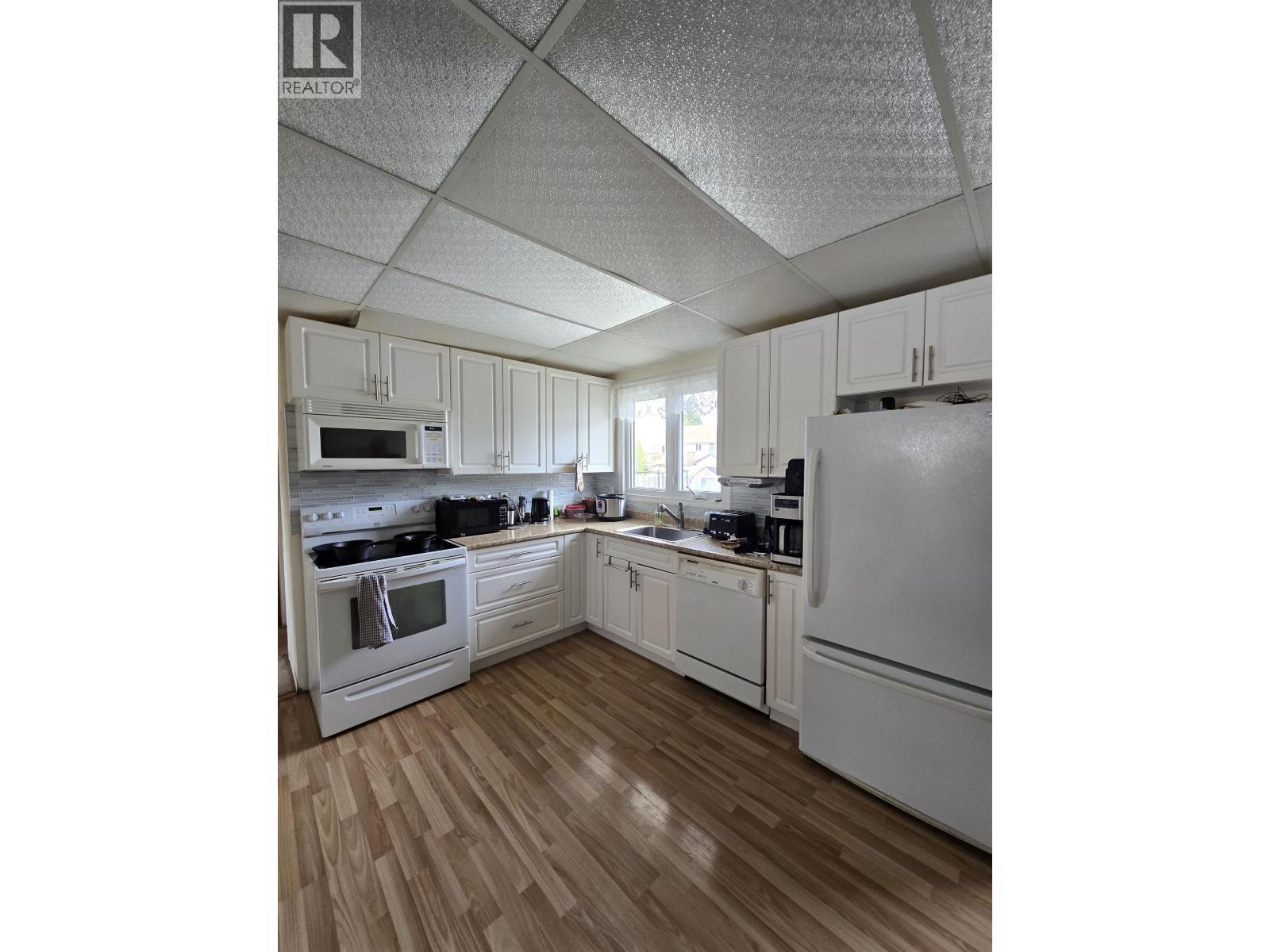 11 Baker Road, Mackenzie, BC - Indoor Photo Showing Kitchen