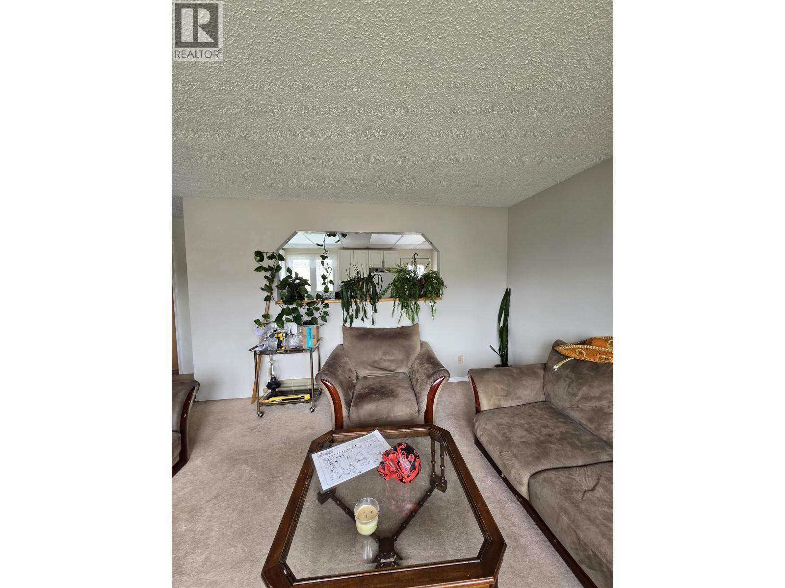 11 Baker Road, Mackenzie, BC - Indoor Photo Showing Living Room