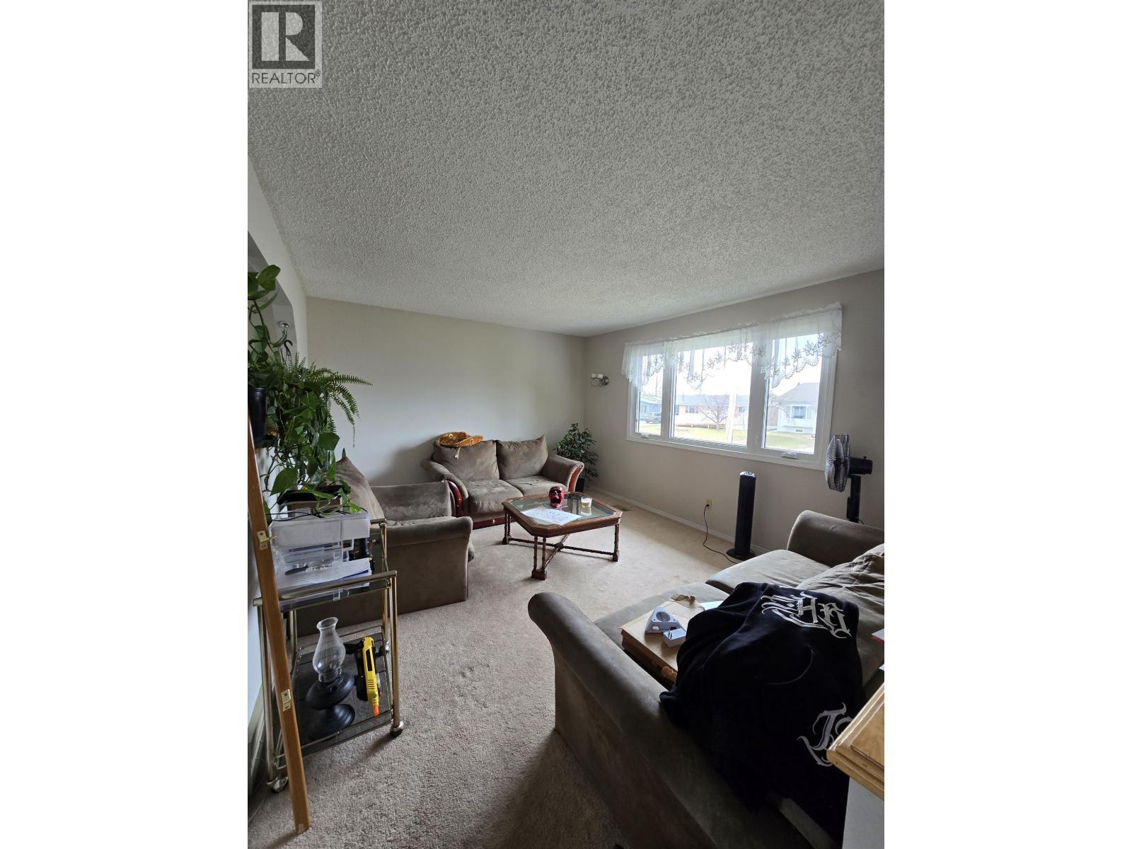 11 Baker Road, Mackenzie, BC - Indoor