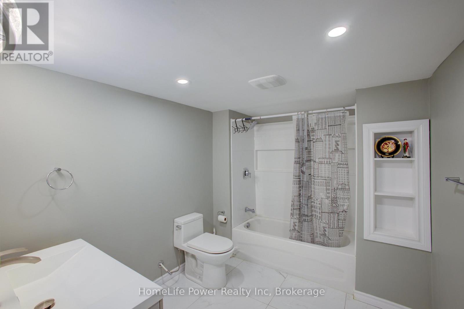 53 Prosperity Drive, Kitchener, ON - Indoor Photo Showing Bathroom
