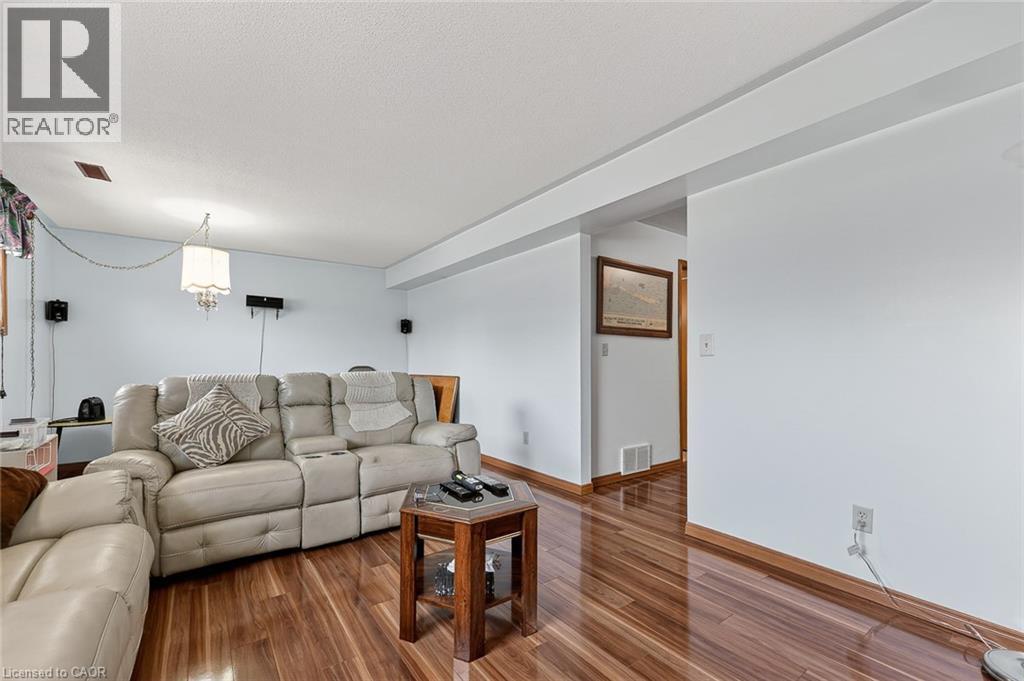4617 Highway 3, Simcoe, ON - Indoor Photo Showing Living Room