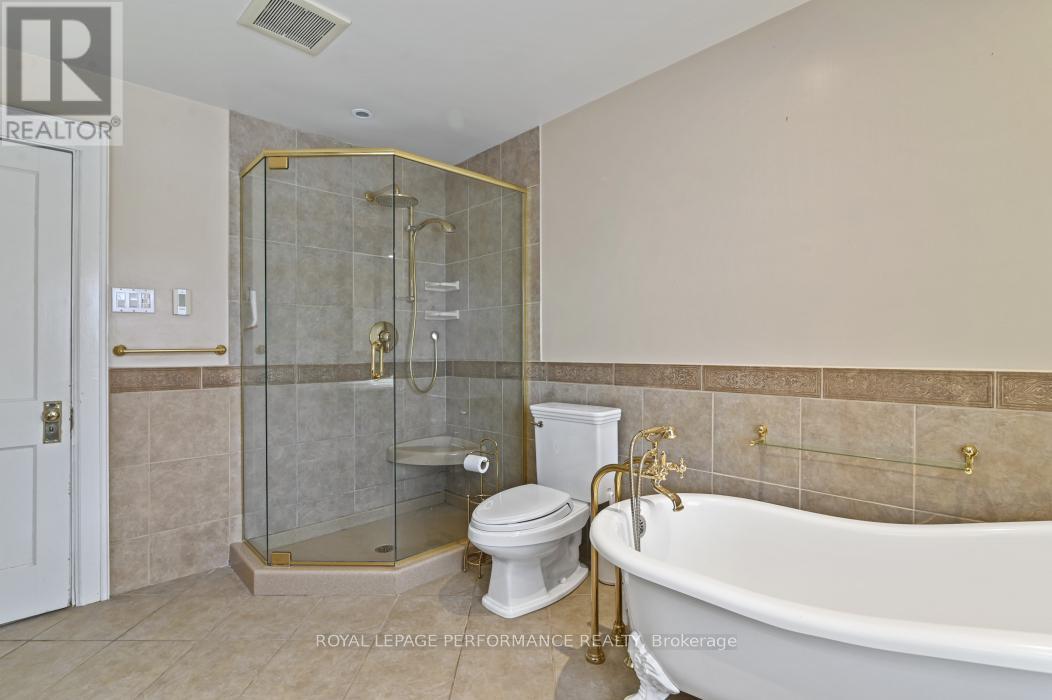 113 Fourth Avenue, Ottawa, ON - Indoor Photo Showing Bathroom