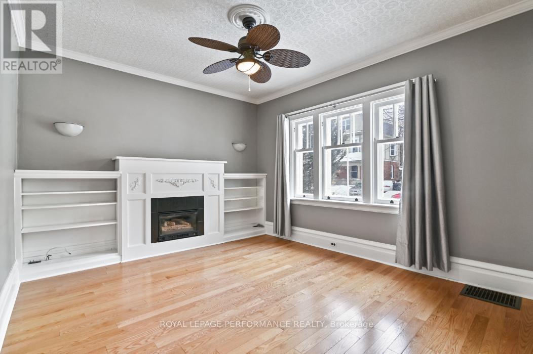 113 Fourth Avenue, Ottawa, ON - Indoor Photo Showing Living Room With Fireplace