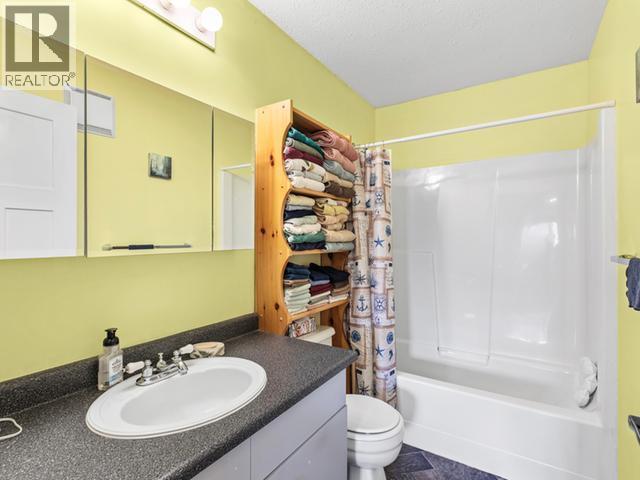 10 Williams Road, Whitehorse, YT - Indoor Photo Showing Bathroom