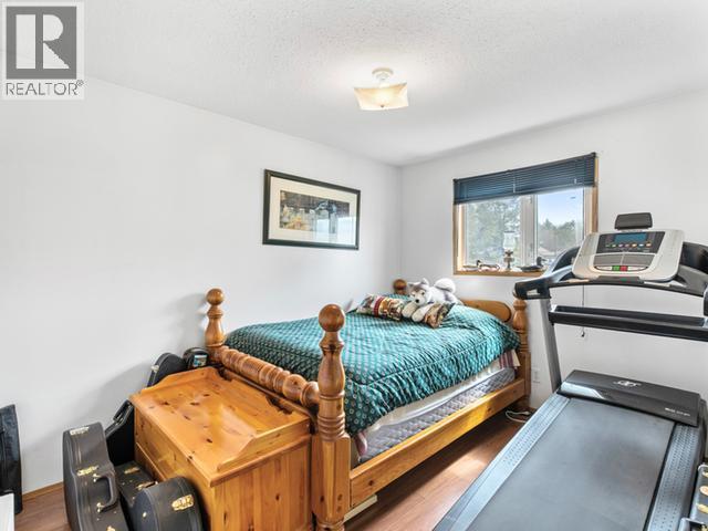 10 Williams Road, Whitehorse, YT - Indoor Photo Showing Bedroom