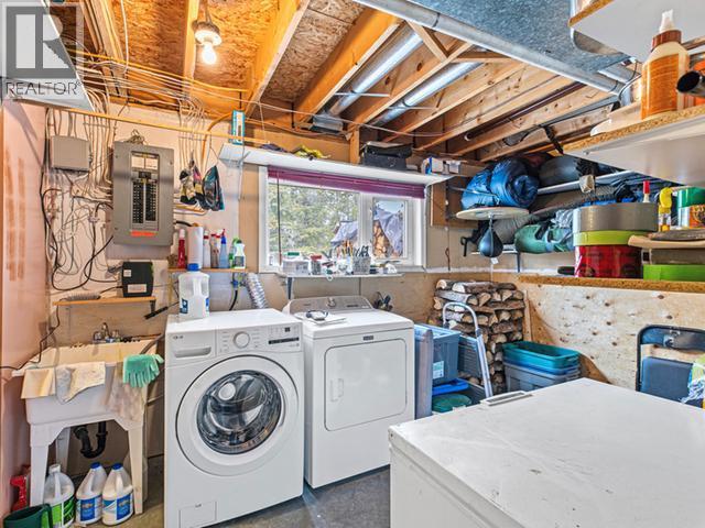 10 Williams Road, Whitehorse, YT - Indoor Photo Showing Laundry Room