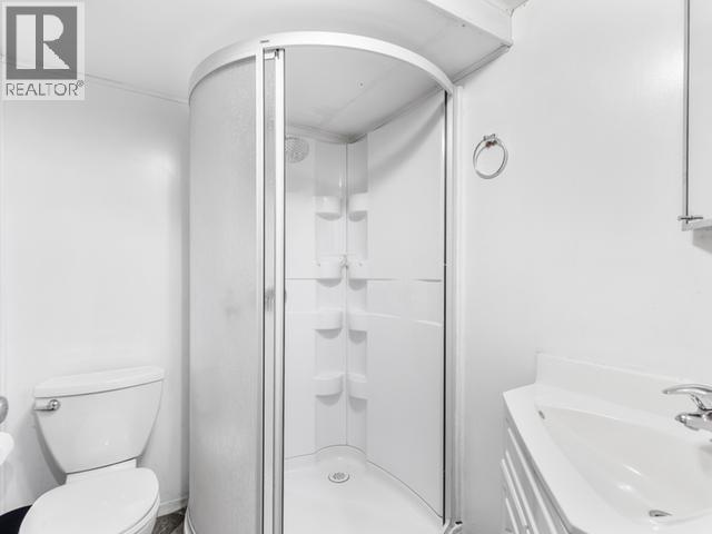 10 Williams Road, Whitehorse, YT - Indoor Photo Showing Bathroom