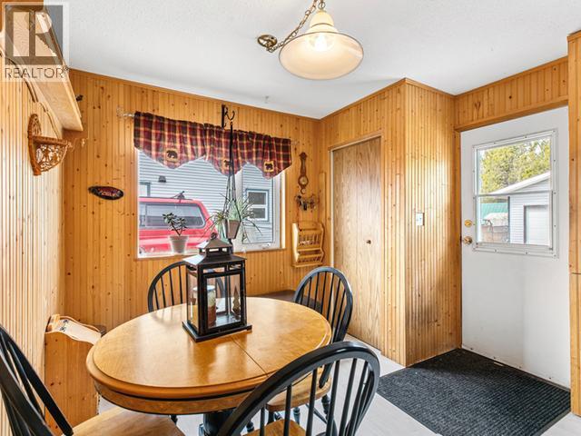 10 Williams Road, Whitehorse, YT - Indoor Photo Showing Dining Room