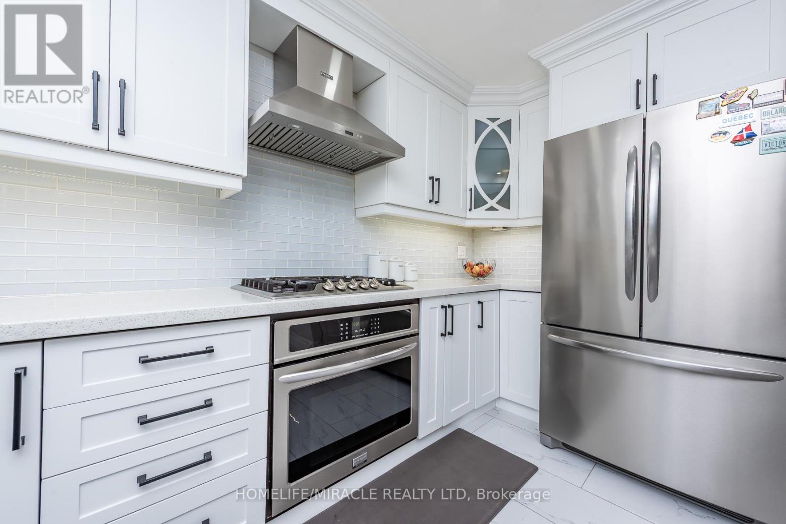5457 Heritage Hills Boulevard, Mississauga, ON - Indoor Photo Showing Kitchen With Upgraded Kitchen