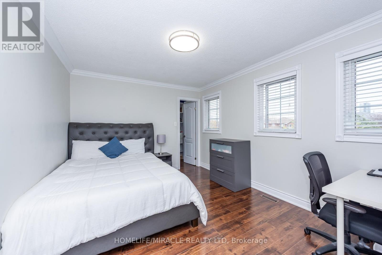 5457 Heritage Hills Boulevard, Mississauga, ON - Indoor Photo Showing Bedroom