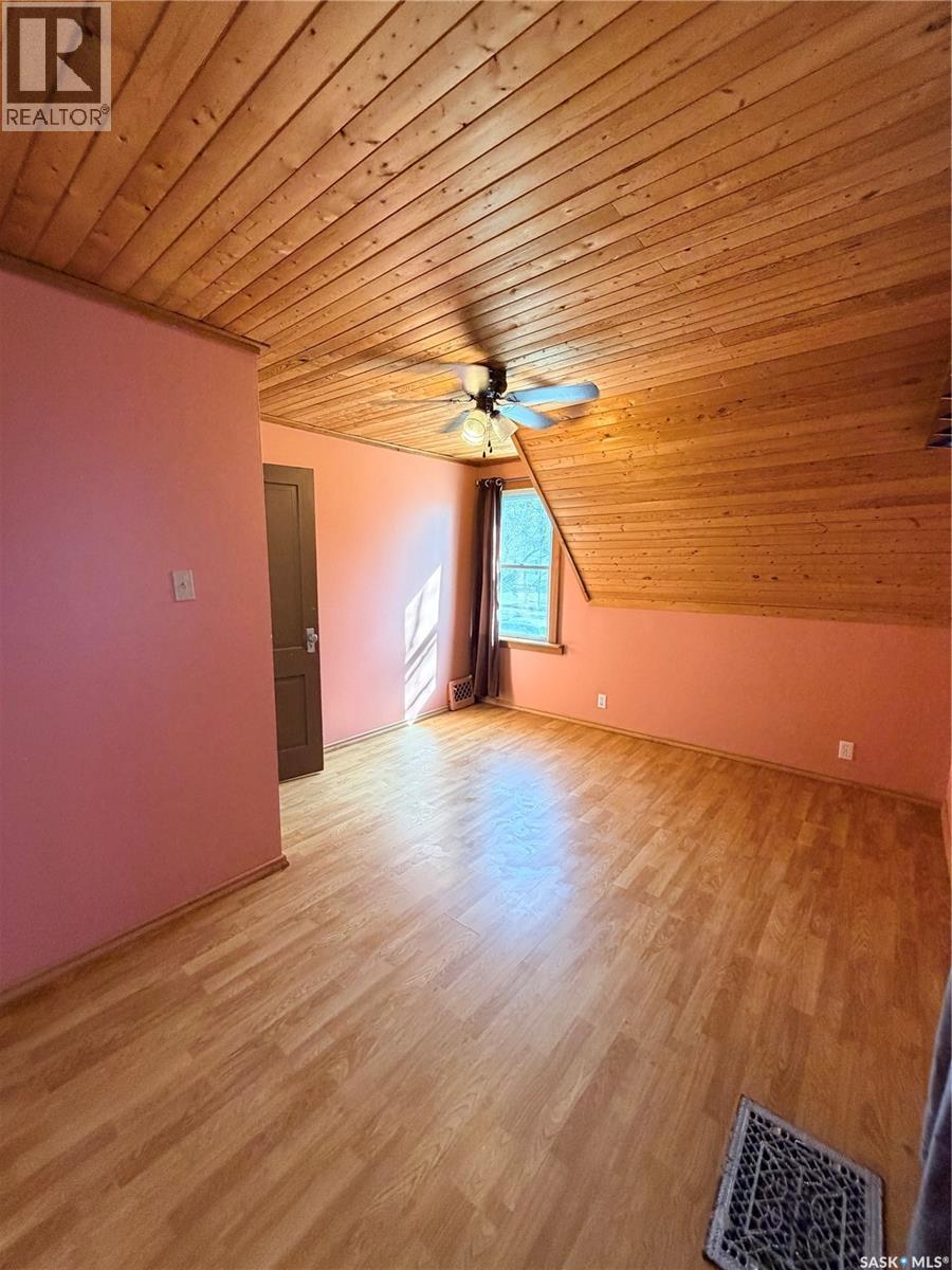573 Centre Street, Shaunavon, SK - Indoor Photo Showing Other Room