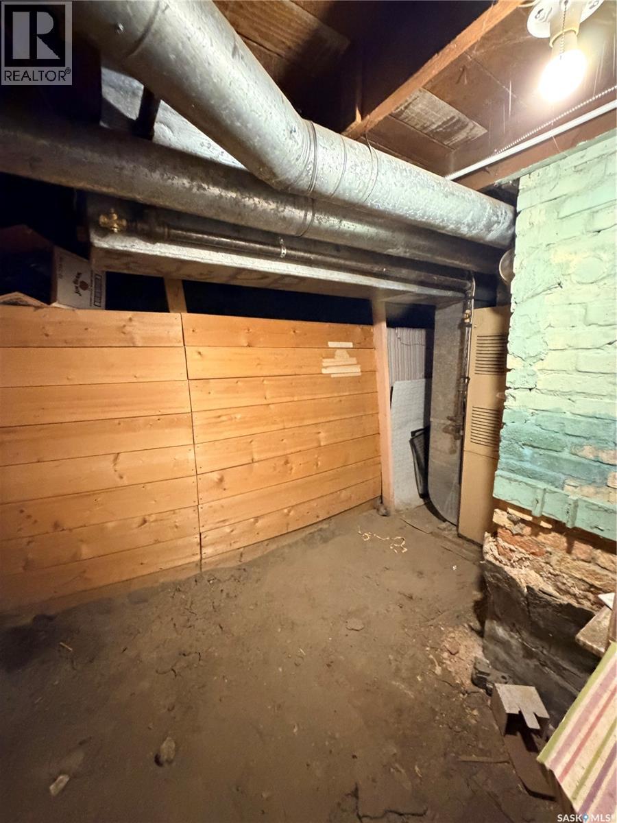 573 Centre Street, Shaunavon, SK - Indoor Photo Showing Other Room