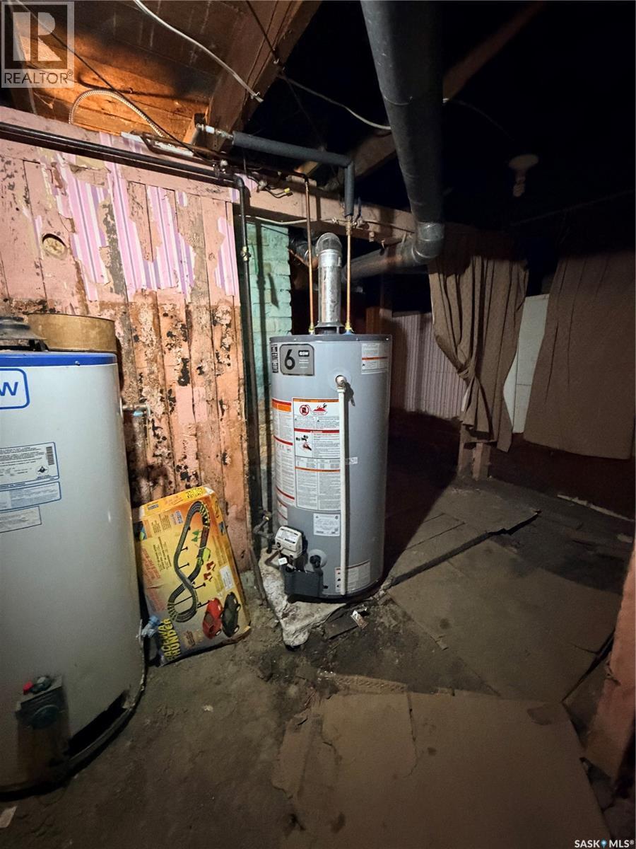 573 Centre Street, Shaunavon, SK - Indoor Photo Showing Basement