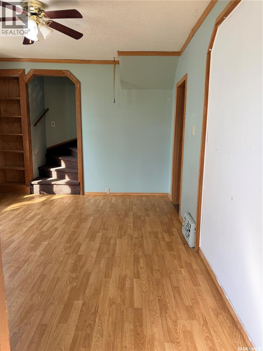 573 Centre Street, Shaunavon, SK - Indoor Photo Showing Other Room