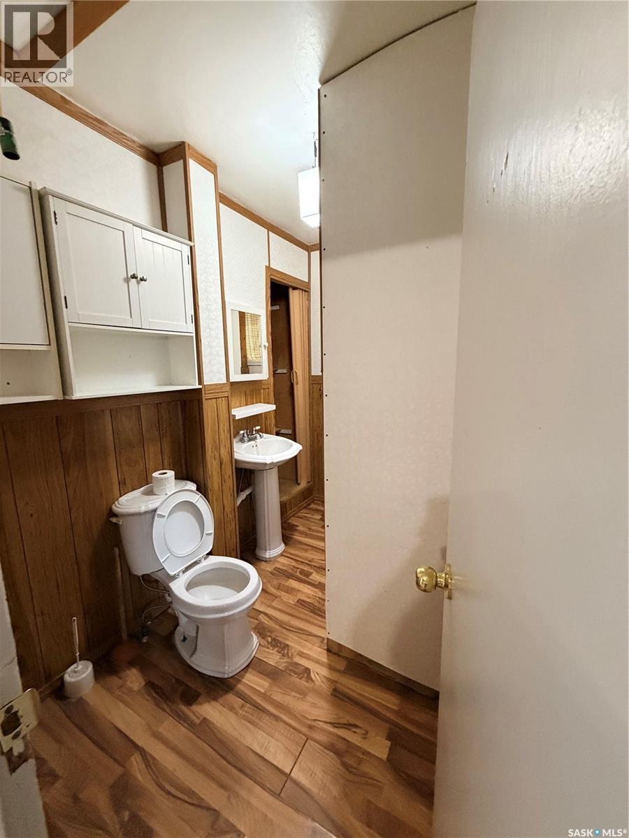 573 Centre Street, Shaunavon, SK - Indoor